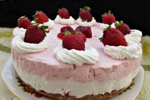 Desert cheesecake cu capsuni