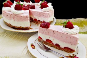 Desert cheesecake cu capsuni