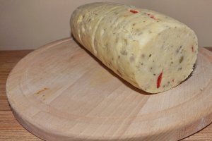 Parizer din piept de pui cu ardei si masline
