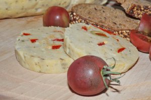 Parizer din piept de pui cu ardei si masline