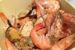Spaghete cu smantana si cocktail de fructe de mare