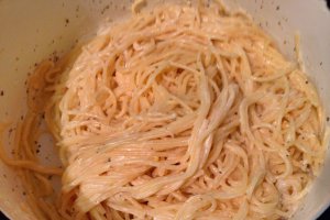 Spaghete cu smantana si cocktail de fructe de mare