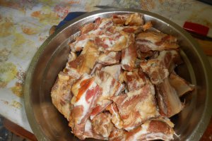 Coaste de porc la tuci,inabusite