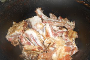 Coaste de porc la tuci,inabusite