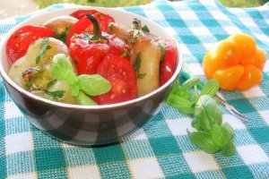 Salata de ardei copti cu rosii