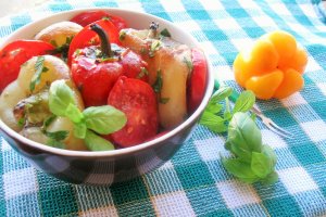 Salata de ardei copti cu rosii