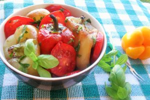 Salata de ardei copti cu rosii