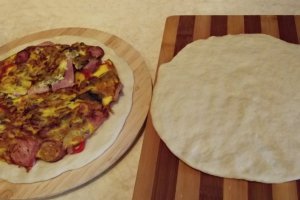 Sandwich-uri coapte, din aluat de paine si omleta cu de toate