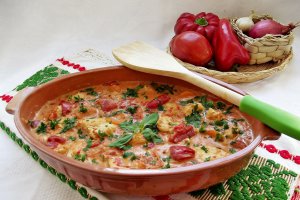 Tocana de ardei copt cu piept de pui