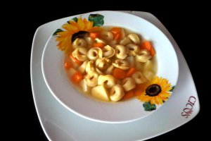 Supa cu tortellini ( tortellini nel brodo)..