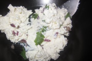 Clătite din suc de sfeclă umplute cu cremă de brânză a la Jamie Oliver