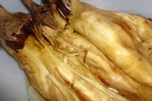 Salata de vinete cu fetta si rosii