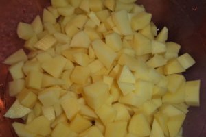 Mancare de cartofi si carnaciori oltenesti