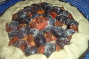 Tarta rustica cu fructe de sezon si nuca Pecan