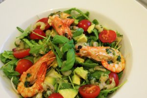 Salata picanta cu creveti si avocado