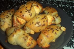 Cornulete cu branza picanta