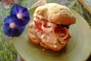 Sandwich with tomatoes
