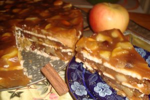 Prajitura de post cu mere si biscuiti
