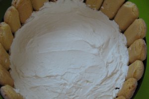 Tort cu piscoturi, mascarpone si visine