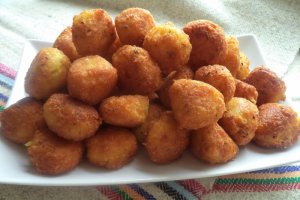 Bulete din cartofi cu telemea si cascaval