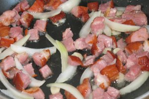Pizza pe blat de foietaj