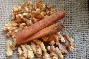 Gem de prune cu nuci si aroma de scortisoara