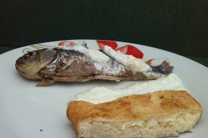 Peste la cuptor cu sos de iaurt