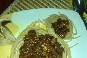 Spaghete cu sos de ciuperci