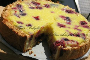 Tarta cu smantana si fructe de padure