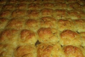 Cartofi la cuptor cu sos de branzeturi