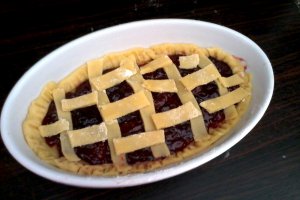 Tarta si mini tarte cu ciocolata si dulceata.