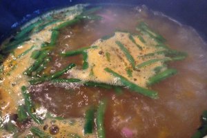 Ciorba de cartofi cu fasole pastai si pancetta