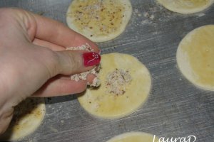 Trandafiri pufosi cu ciocolata si migdale