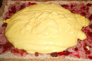 Prajitura cu zmeura si crema de vanilie