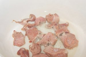 Fasole boabe scazuta cu muschi de porc