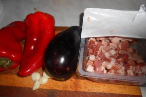 Salata cu ardei capia,vanata si sunca afumata