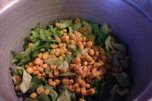 Salata cu conopida,porumb si mozzarella