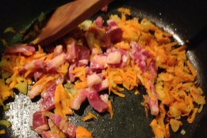 Conopida cu pancetta si smantana