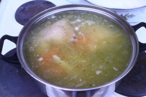 Supa din pulpe de pui cu cus-cus
