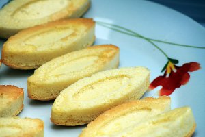 "Barquette LU" - Barcute cu ciocolata cu lapte si ciocolata neagra