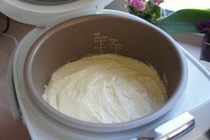 Prajitura rasturnata cu mere la Multicooker