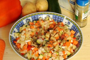 Cotlet porc pe pat de legume