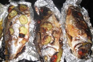 Dorada cu legume in folie de aluminiu la cuptor