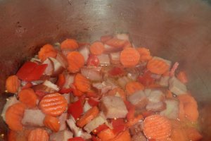 Ciorba de dovlecel cu piept de porc afumat