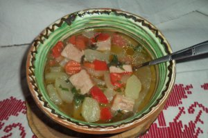 Ciorba de dovlecel cu piept de porc afumat