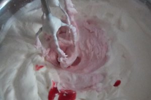 Tort cu crema de capsune si mascarpone
