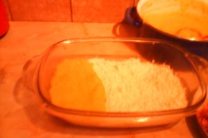 Mamaliga cu telemea Delaco ,kaizer si oua la cuptor