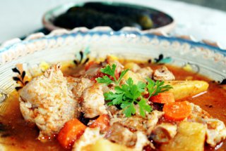 Gulyas din carne de curcan