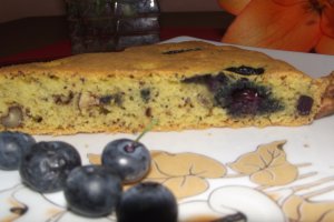 Prajitura din faina de orez cu nuci si afine