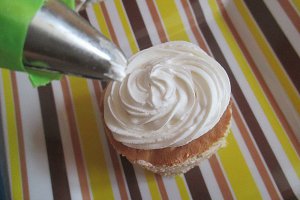 Mini tort cu crema de ciocolata